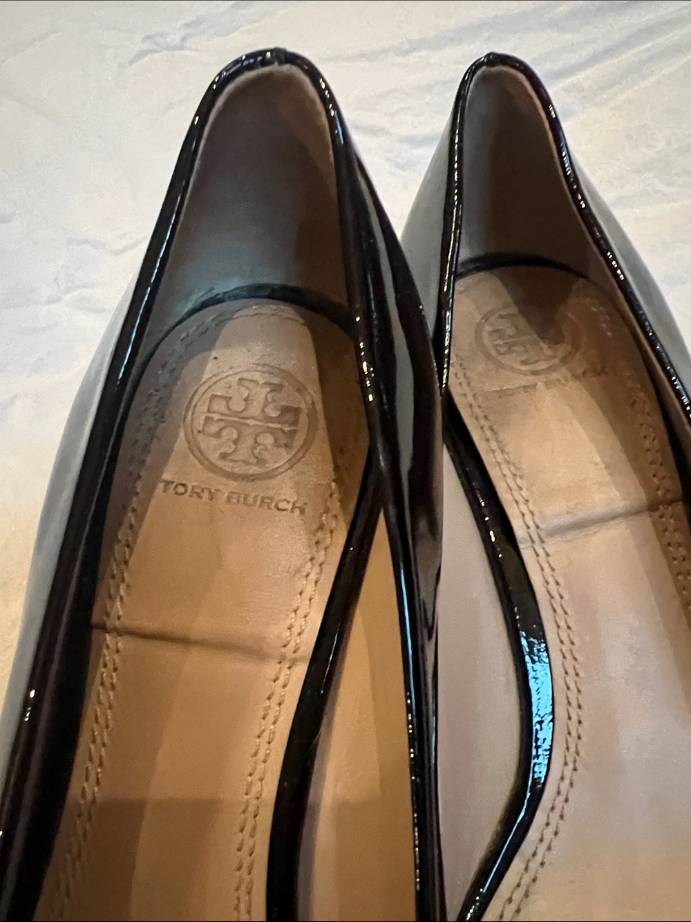 Tory Burch Black Patent Leather Wedge Flats with Logo peep toe 9M - Picture 3 of 10